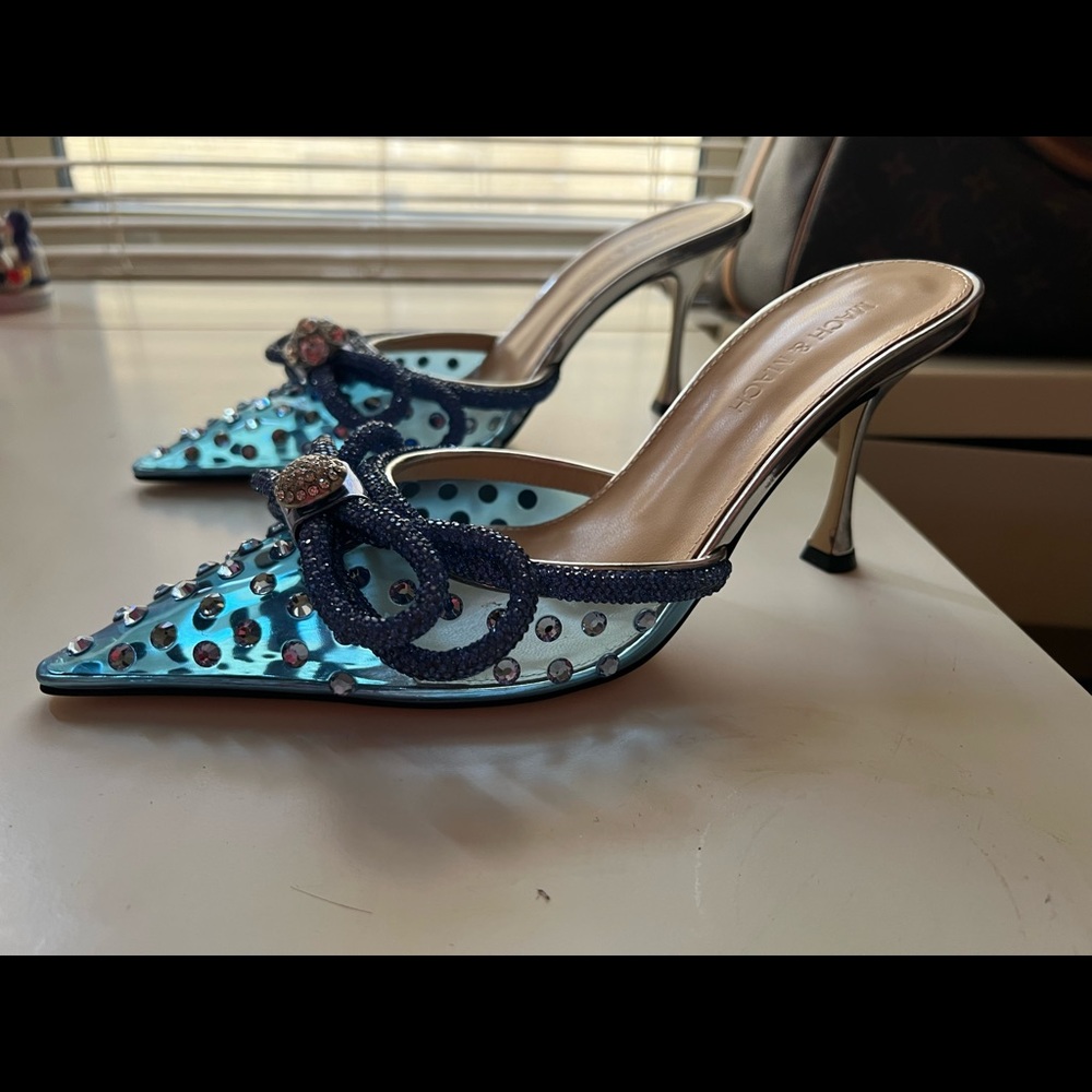 Double Crystal Bow Pointed Toe Mule
MACH &